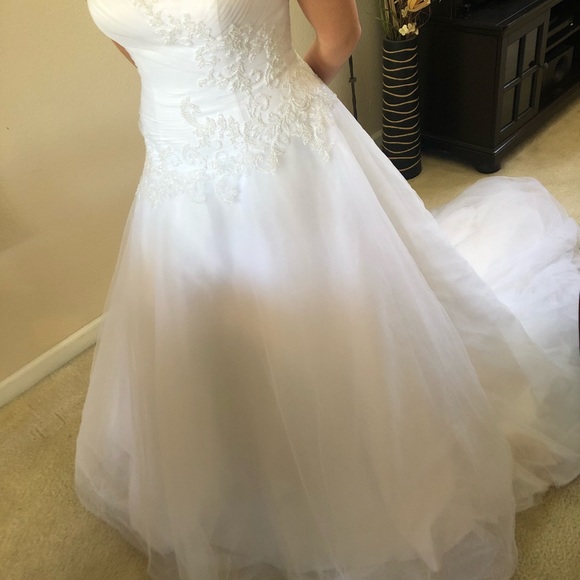 Bridal Gown - Picture 3 of 8